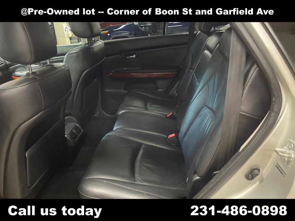 Used 2004  Lexus 330 image 24