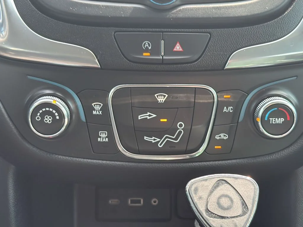 Used 2022 White Chevrolet LT image 21
