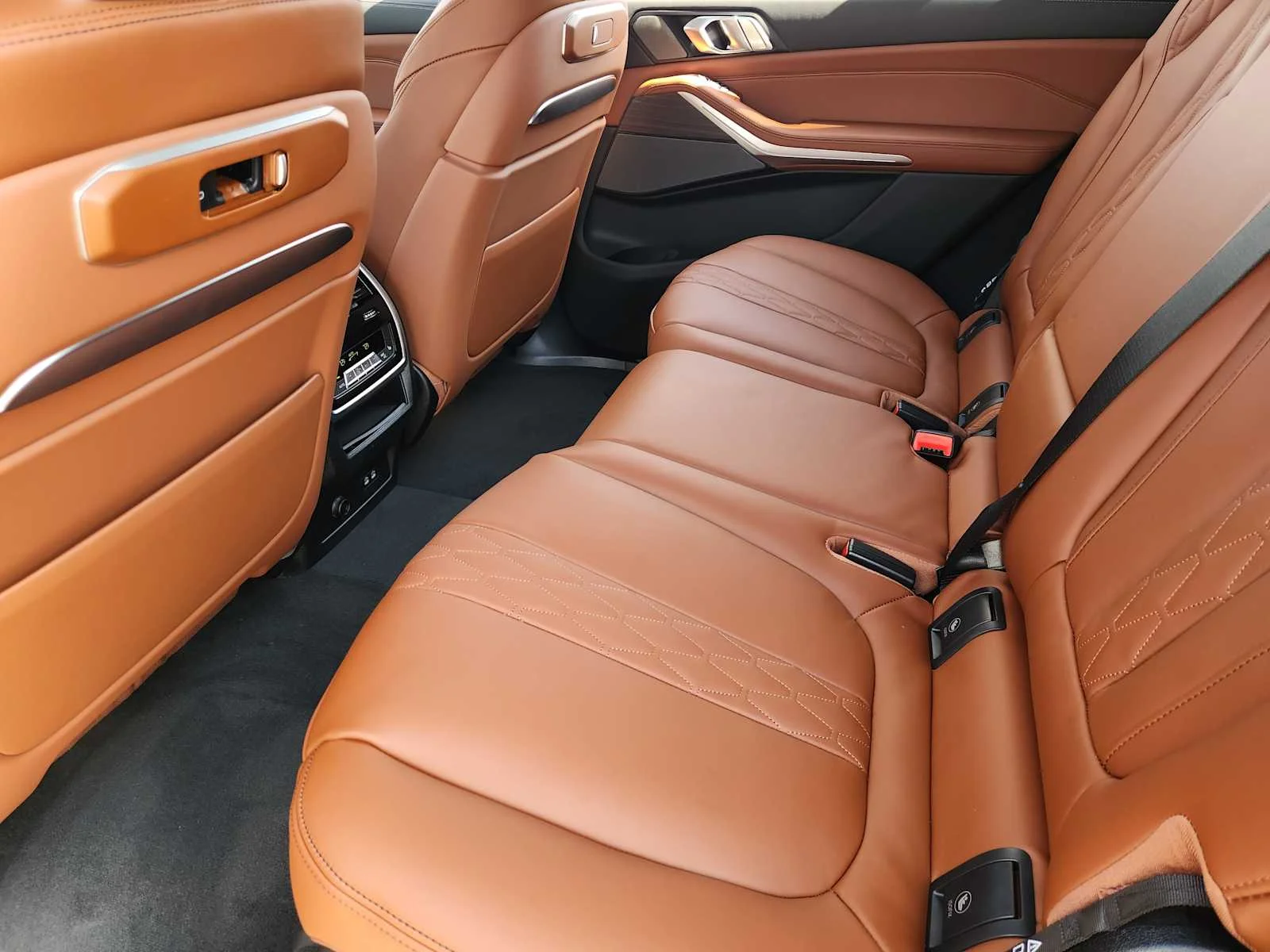 New 2027 Black Sapphire Metallic BMW M60i image 7