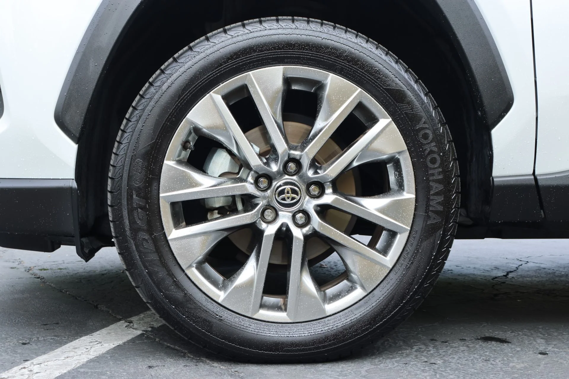 Used 2025 Beige Toyota XLE Premium image 5