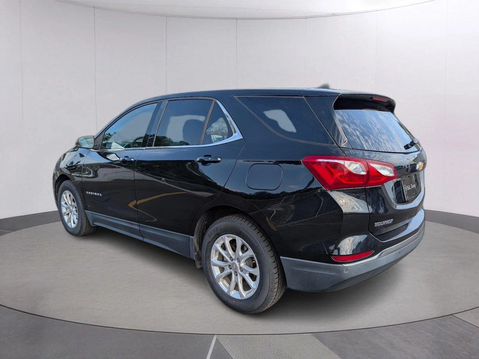 Used 2019 MOSAIC BLACK METALLIC Chevrolet LT image 5