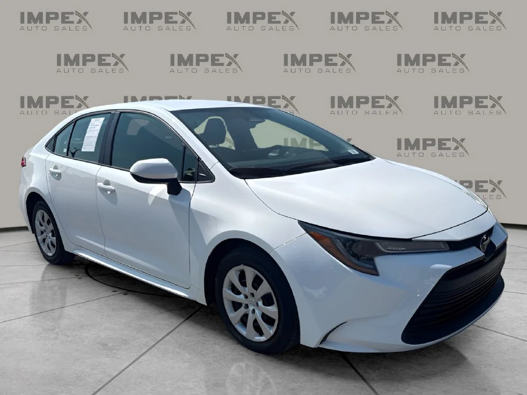 Used 2025 White Toyota LE image 7