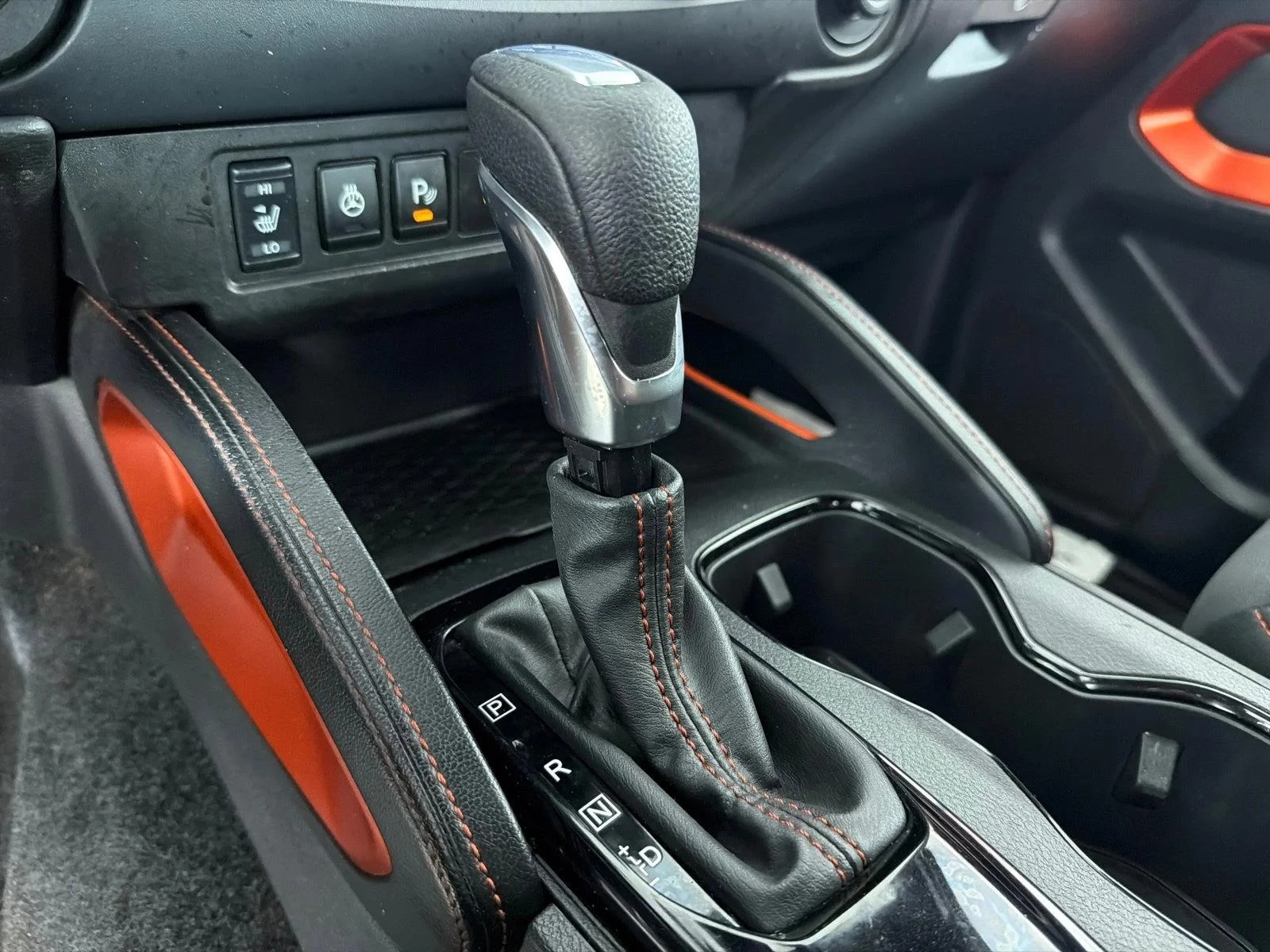Used 2022 Whtie Nissan PRO-4X image 29