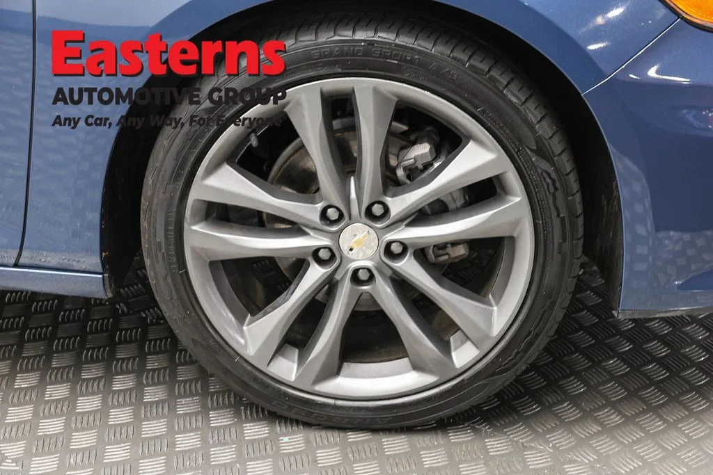 Used 2024 Blue Chevrolet LT image 33