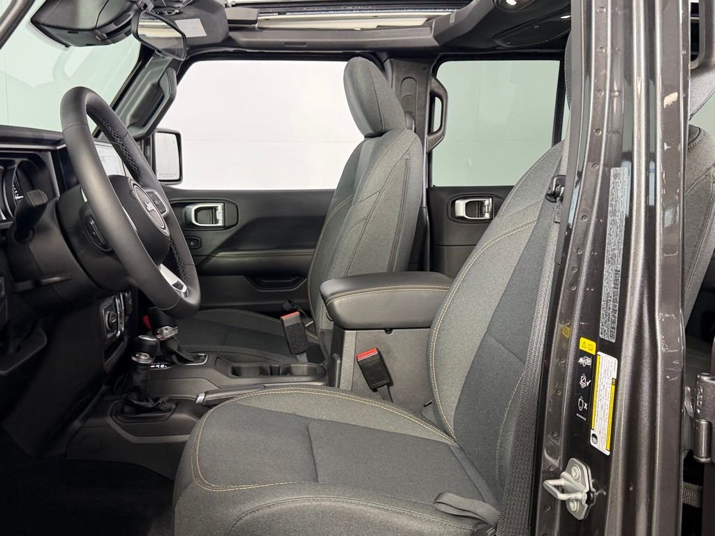 Used 2025 Crystal Metallic Jeep Sahara 4xe image 20