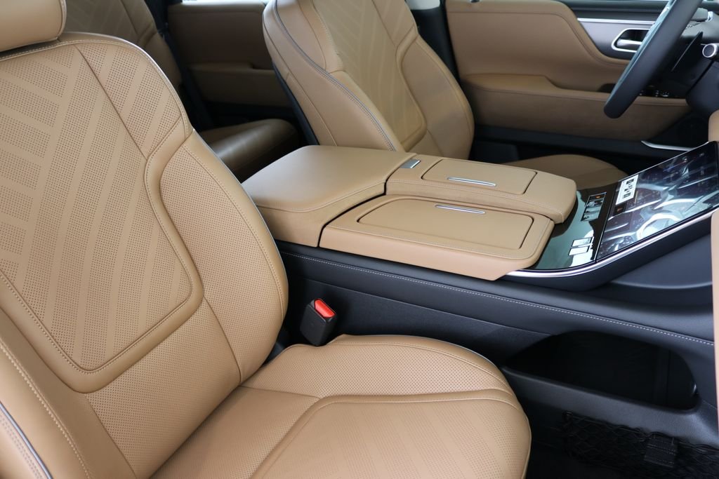 New 2026 RADIANT WHITE INFINITI Luxe 4WD image 47