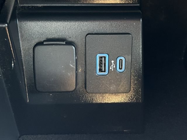 Used 2023 Silver Ford Limited image 21