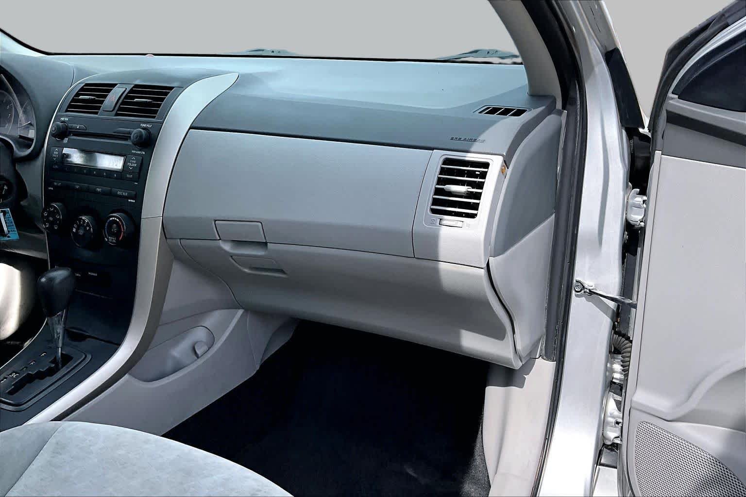 Used 2009 Classic Silver Metallic Toyota LE image 15