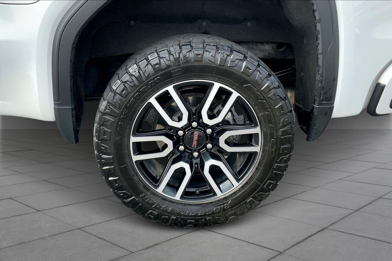 Used 2020 Summit White GMC AT4 image 10