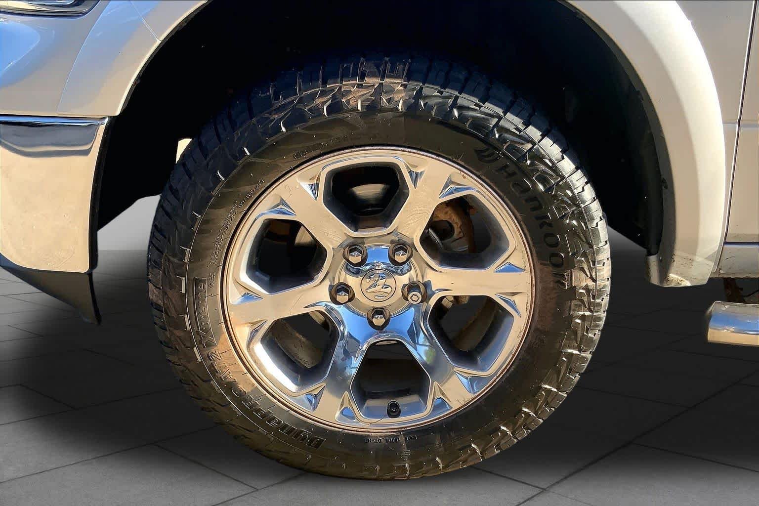Used 2017 Bright Silver Metallic Clearcoat Ram Laramie image 10