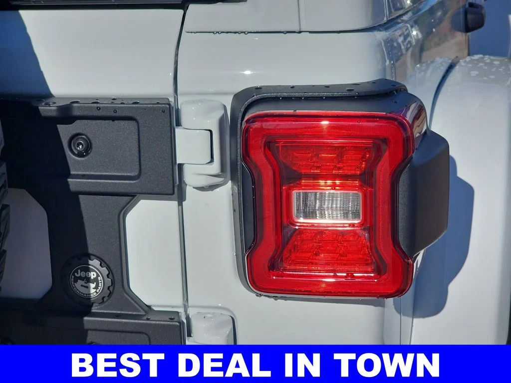 New 2026 Bright White Clear-Coat Exterior Paint Jeep Rubicon X image 40