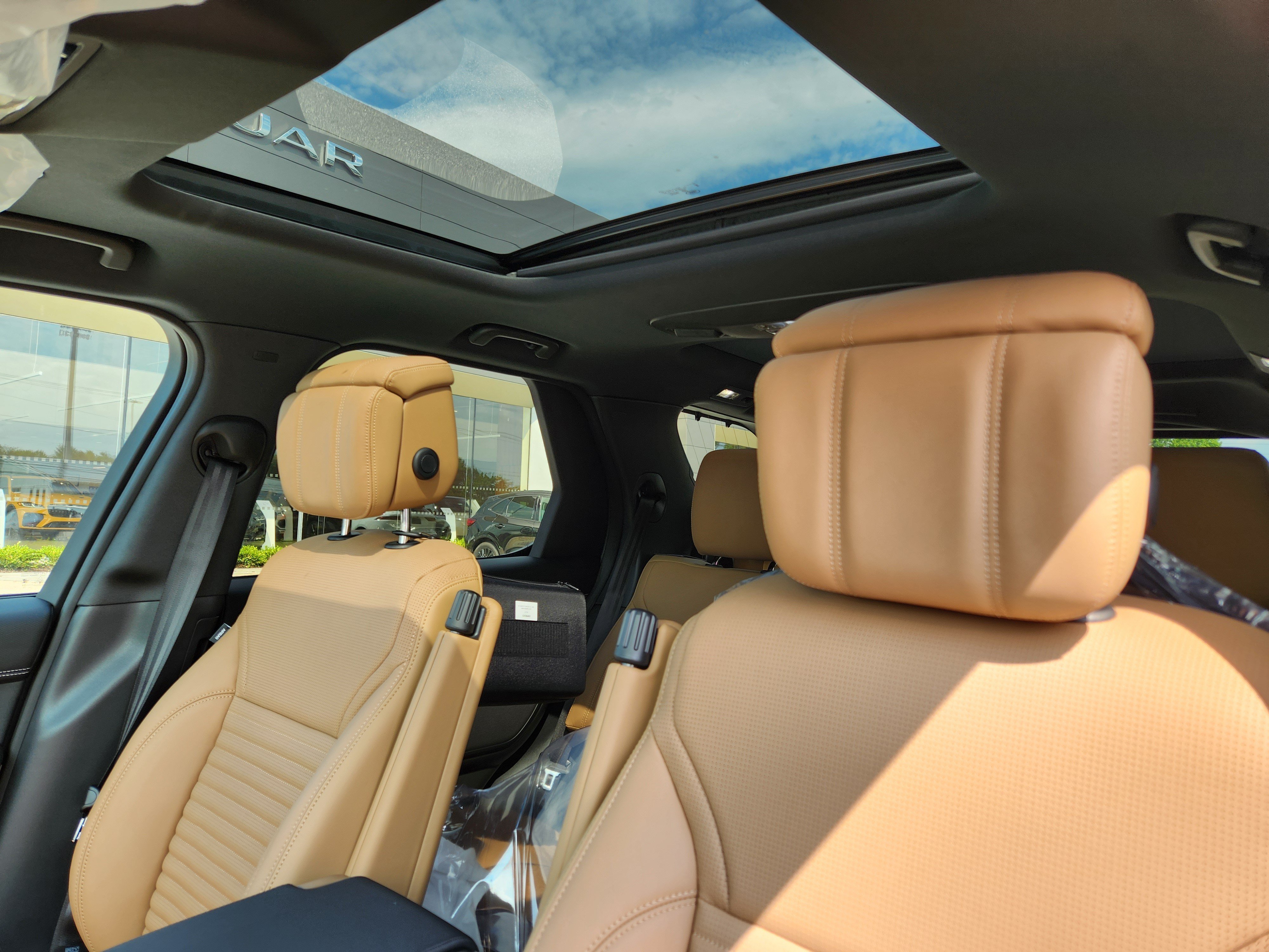 New 2026 Fuji White LAND ROVER Dynamic SE image 10