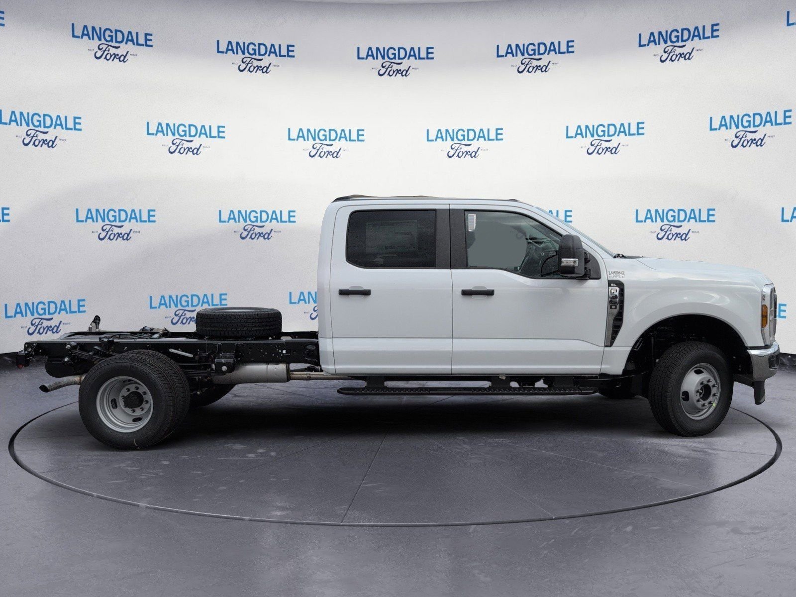New 2026 Oxford White Ford XL image 3