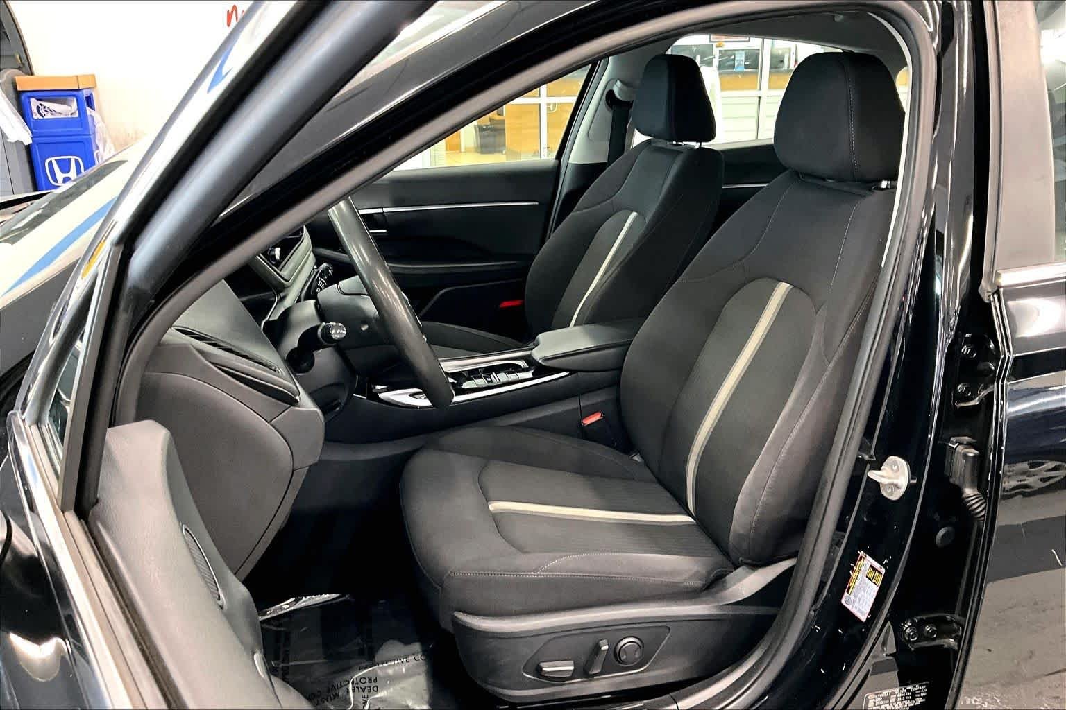 Used 2023 Onyx Black Hyundai SEL image 8