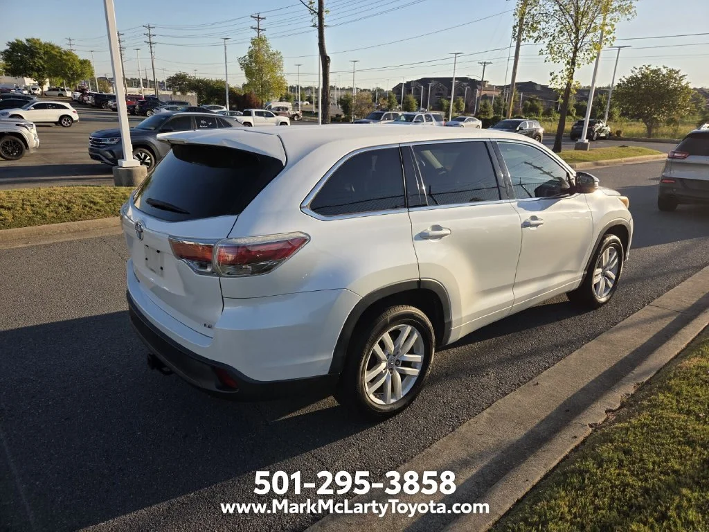 Used 2015 White Toyota LE image 3