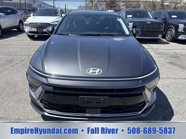 Used 2024 Gray Hyundai SEL image 10