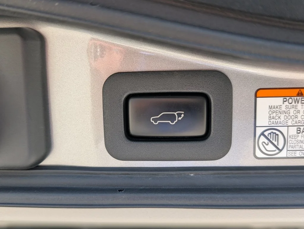 Used 2018 Silver Lexus 570 image 38