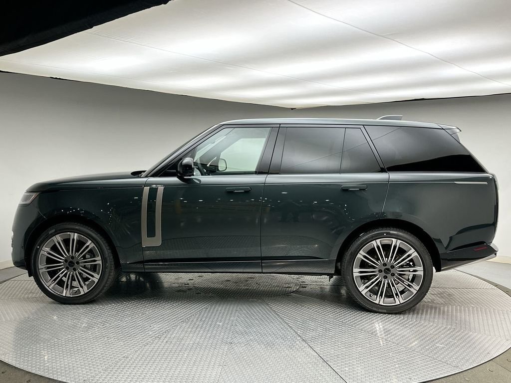 New 2026 Belgravia Green Metallic Land Rover SE image 10