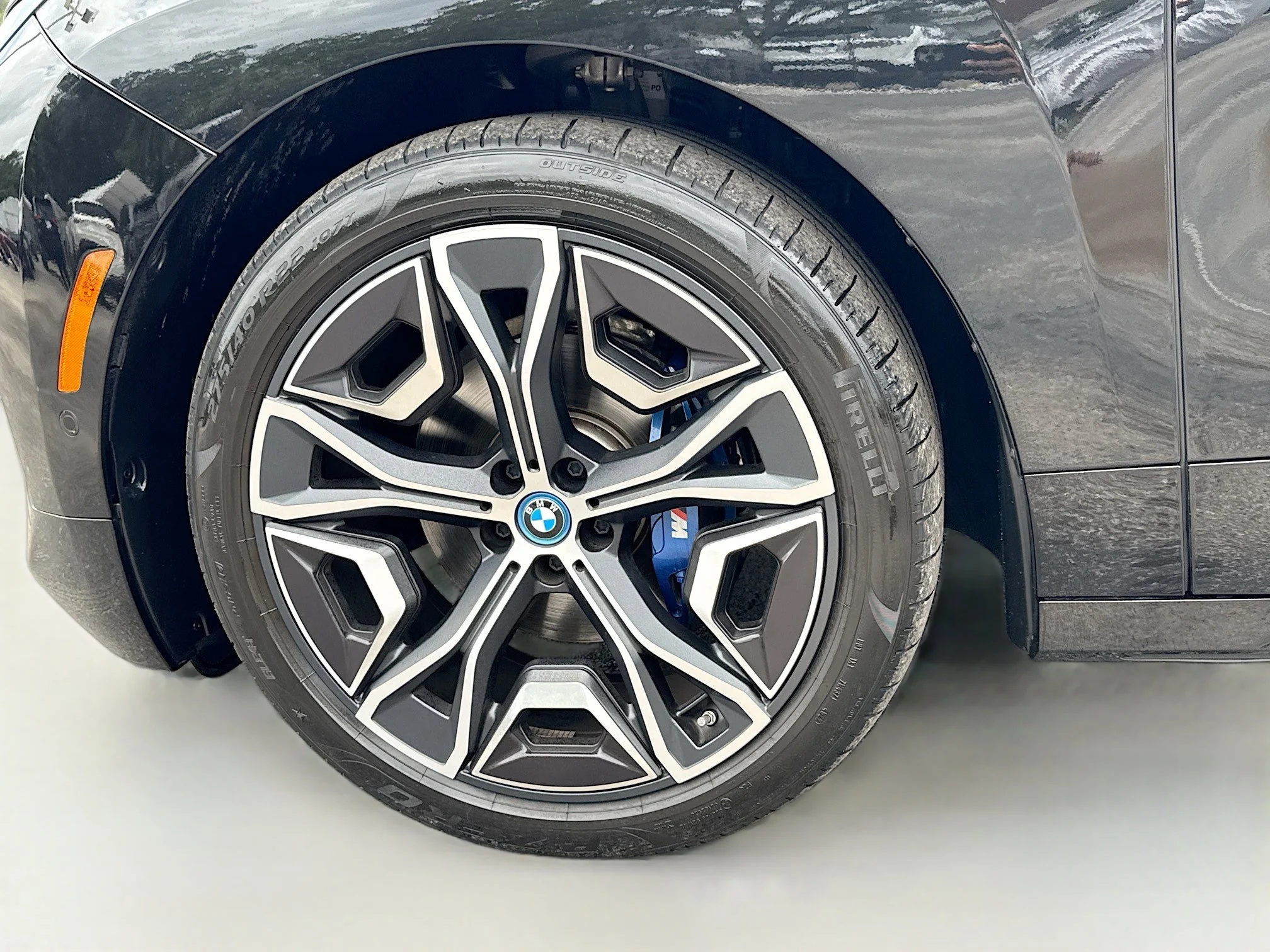 Certified Used 2023 Black Sapphire Metallic BMW M60 image 43