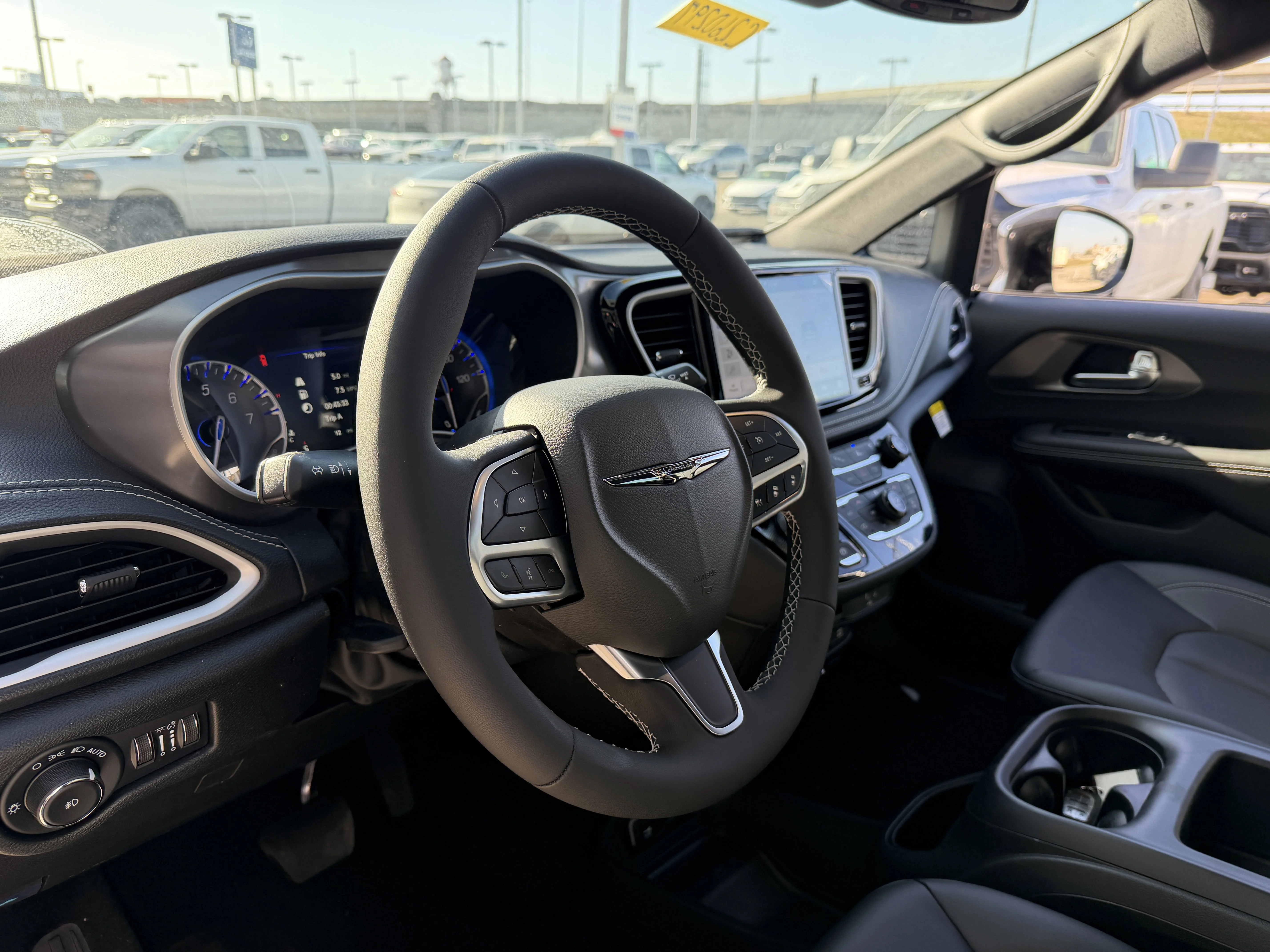 2026 Chrysler Pacifica Select - Photo 37