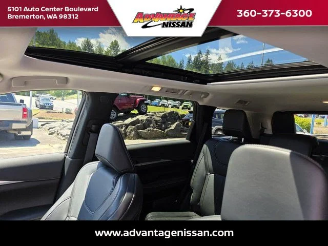 Used 2022 Majestic White INFINITI LUXE image 10