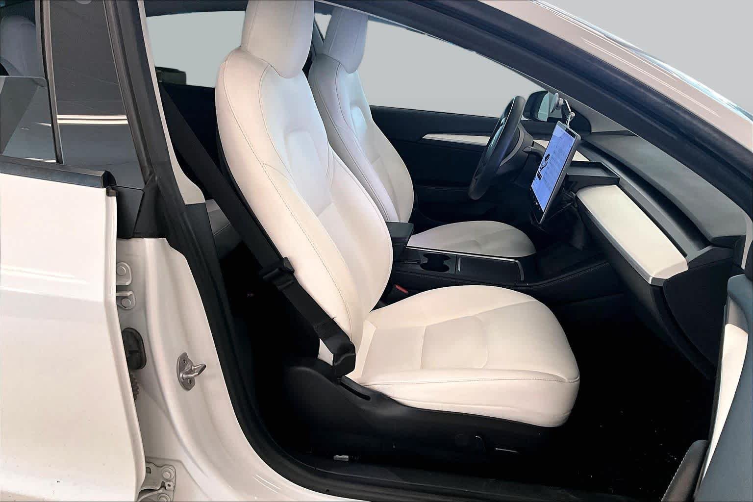 Used 2021  Tesla Standard Range Plus image 8