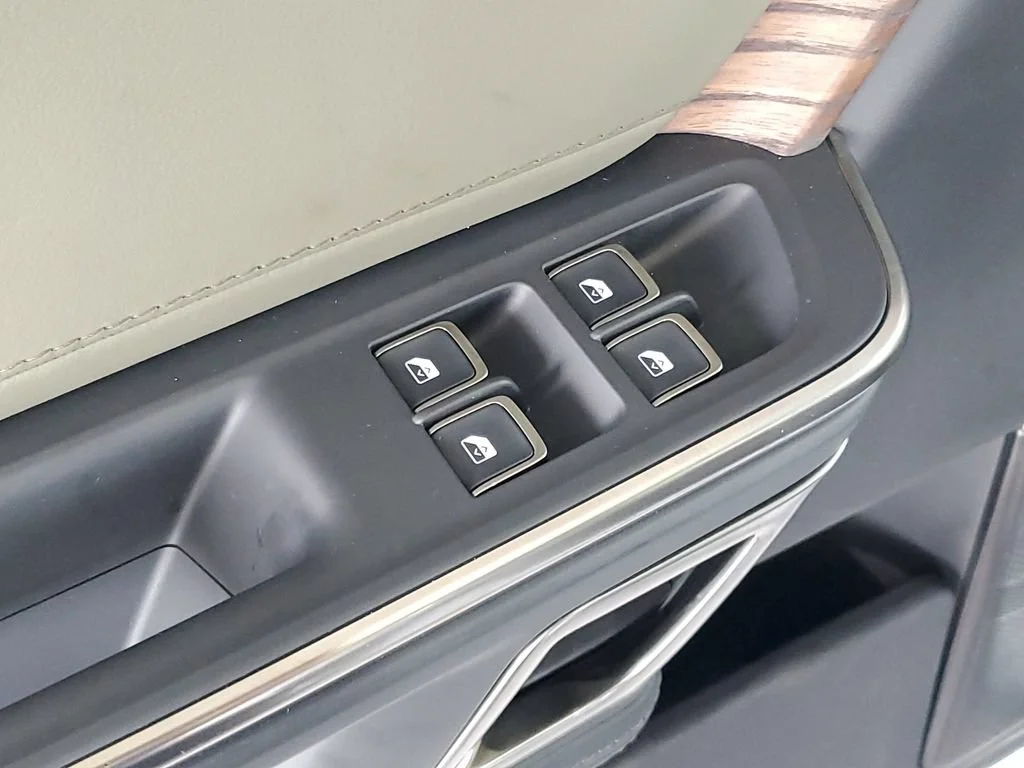Used 2024  Rivian Adventure image 17