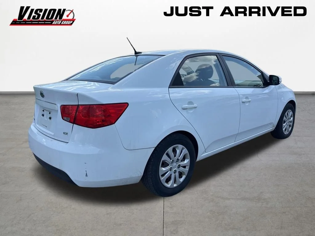 Used 2010 White Kia EX image 5