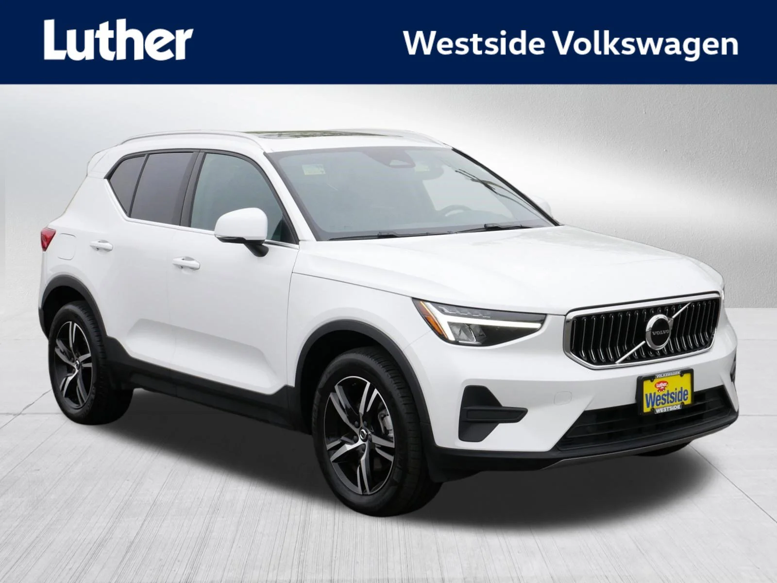 2025 Volvo XC40 B5 Core Bright AWD's photo