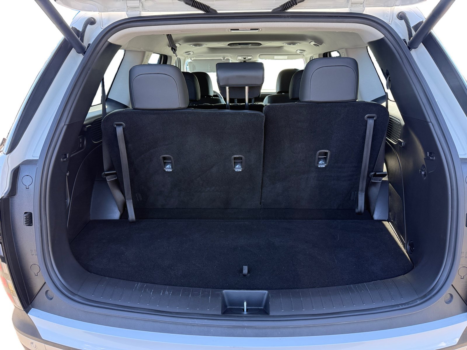 Certified Used 2026 White Pearl Hyundai SEL Premium image 17