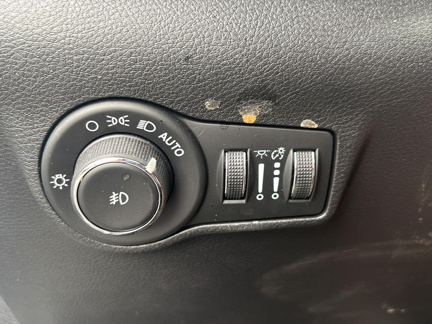 Used 2024 Bright White Clearcoat Jeep Limited image 18
