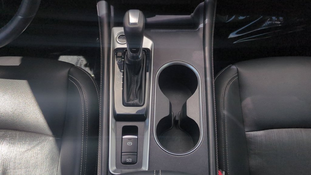 Used 2019 Blue Nissan 2.5 SL image 14