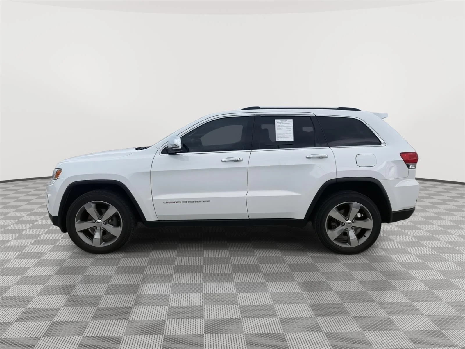 Used 2014 Bright White Clearcoat Jeep Limited image 4