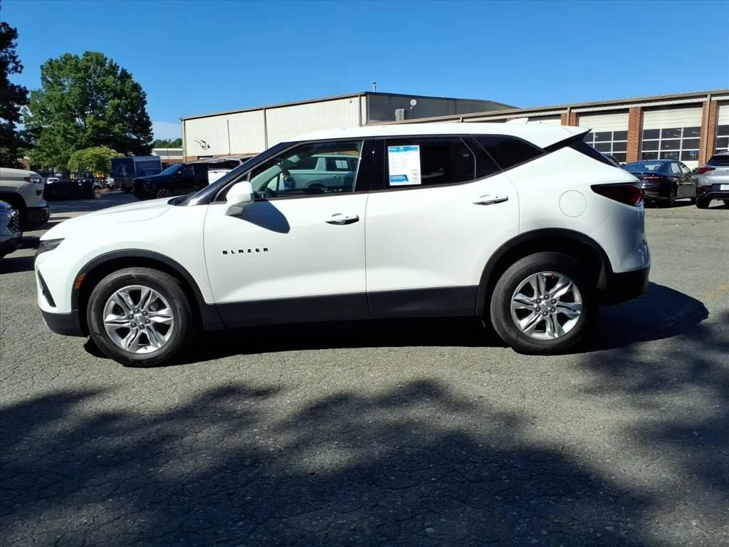 Certified Used 2020 SUMMIT WHITE Chevrolet LT image 31
