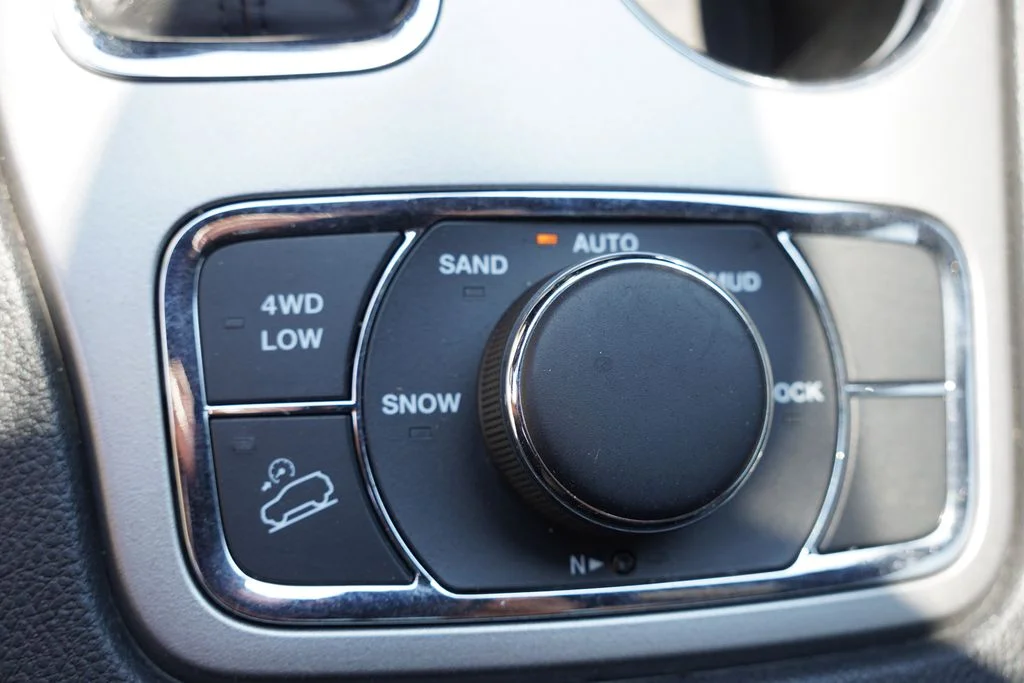 Certified Used 2018 Diamond Black Crystal Pearlcoat Jeep Limited image 33