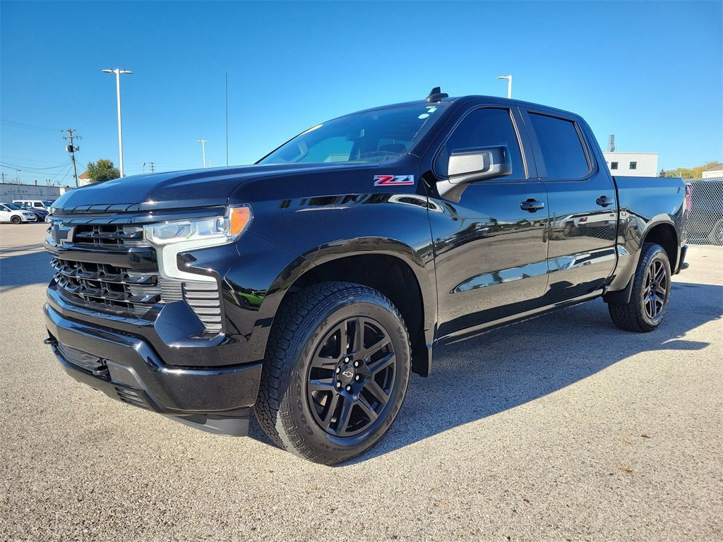 2022 Chevrolet Silverado 1500 RST photo 2