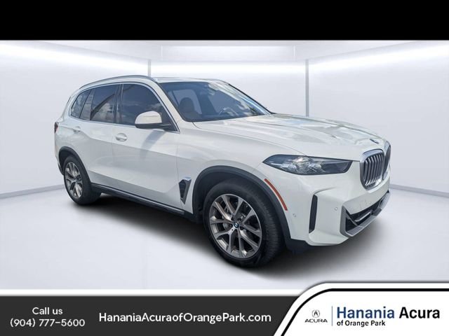 Used 2024 Alpine White BMW sDrive40i image 1