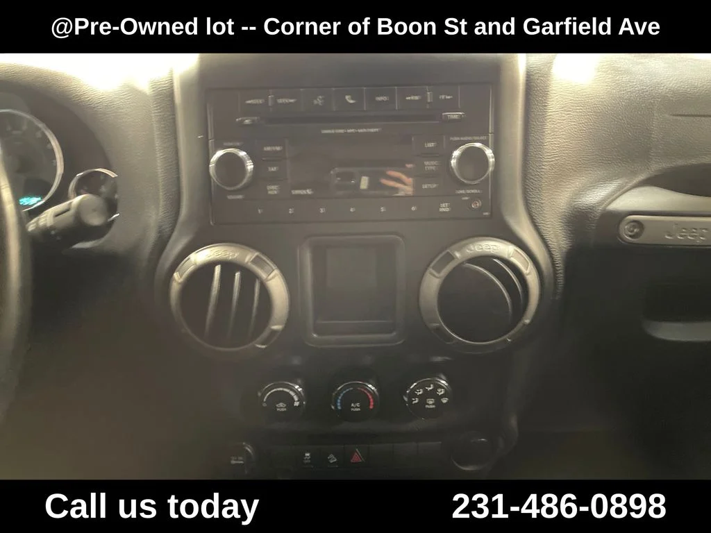 Used 2016 Blue Jeep Unlimited Sport image 19