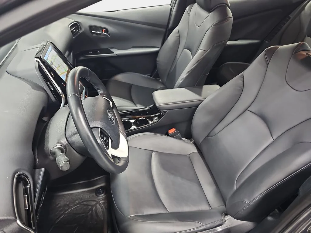 Used 2018 Gray Toyota Advanced image 17