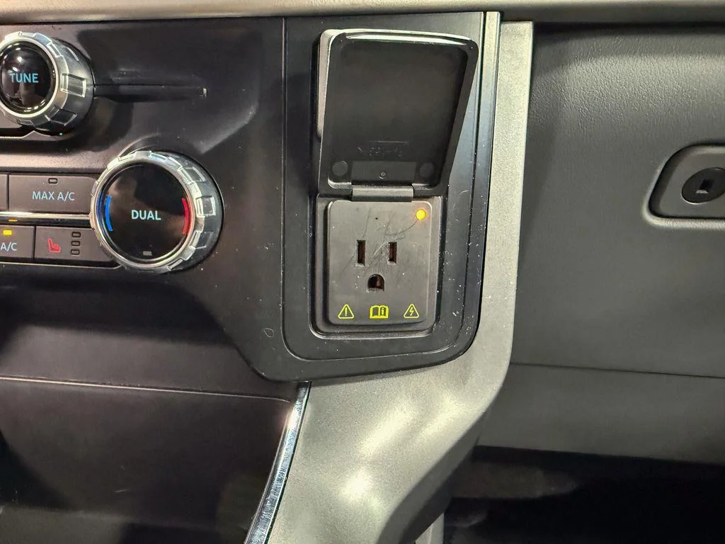 Used 2022 Antimatter Blue Metallic Ford XLT image 14