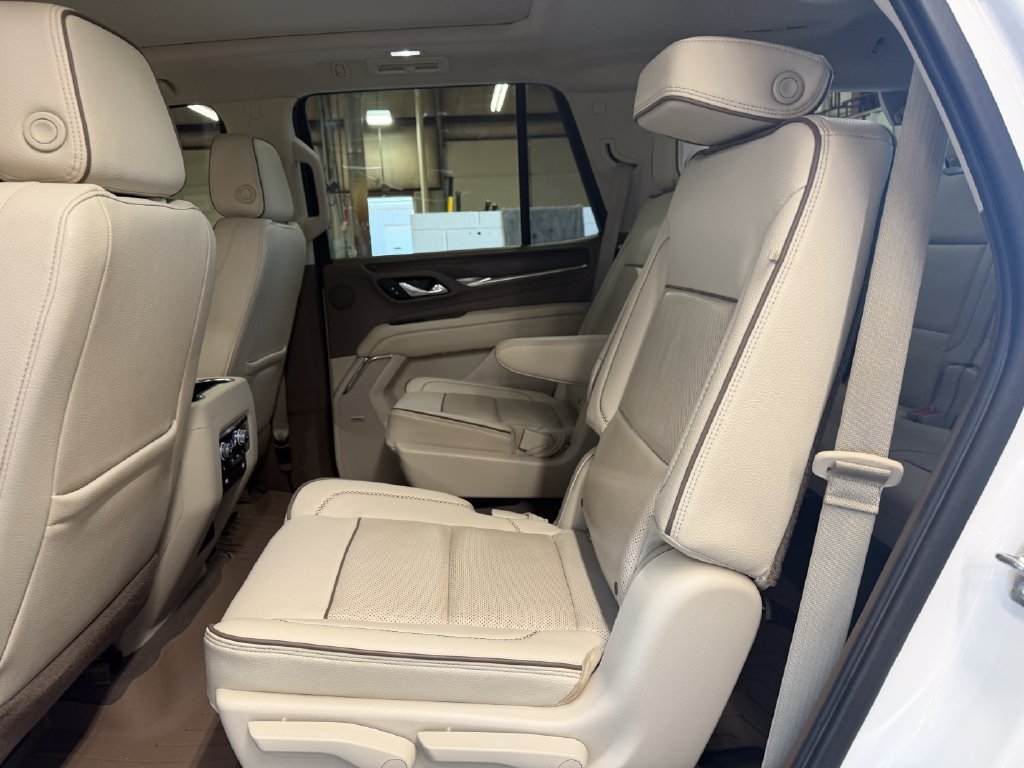 Used 2021 White GMC Denali image 20