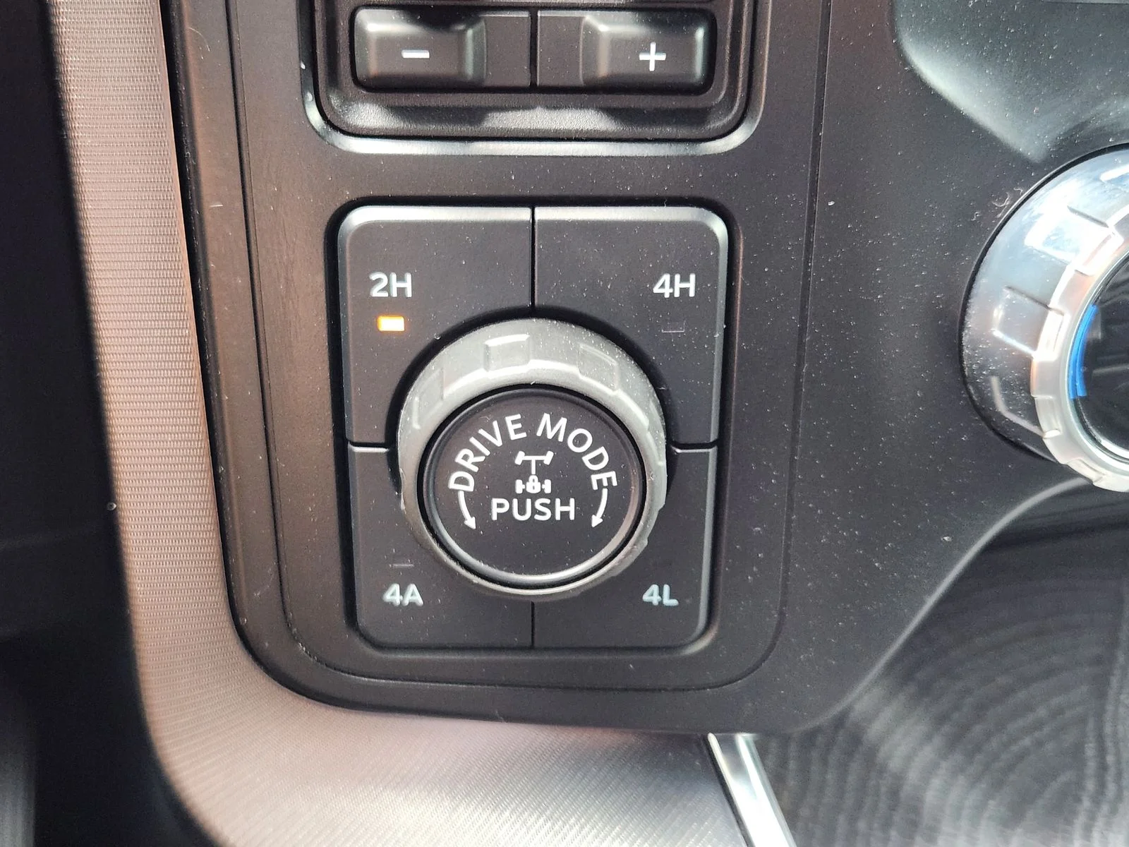 Used 2023 White Ford Platinum image 21