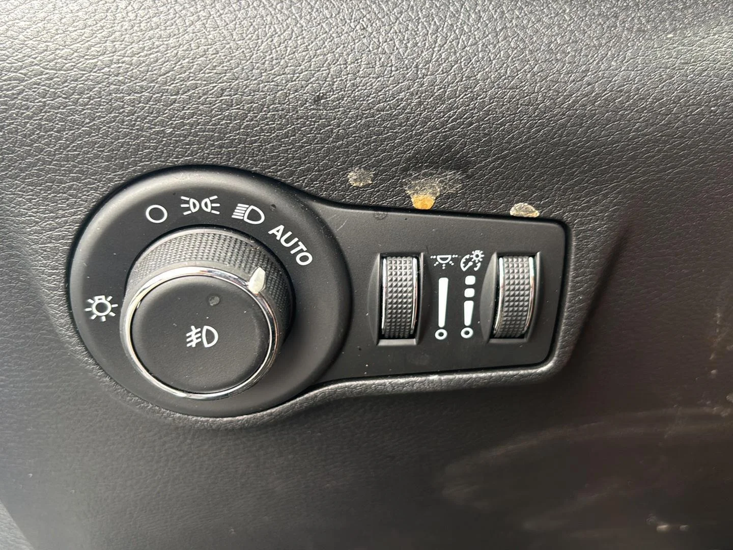 Used 2024 Bright White Clearcoat Jeep Limited image 18