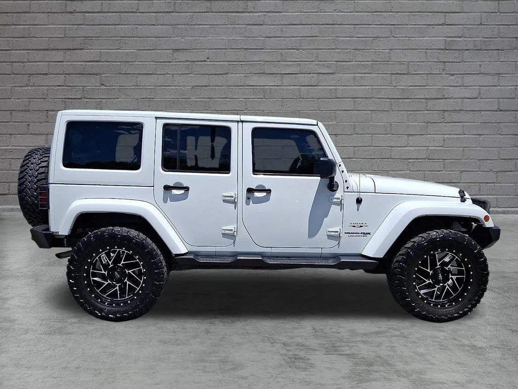 Used 2018 Bright White Clearcoat Jeep Sahara image 13