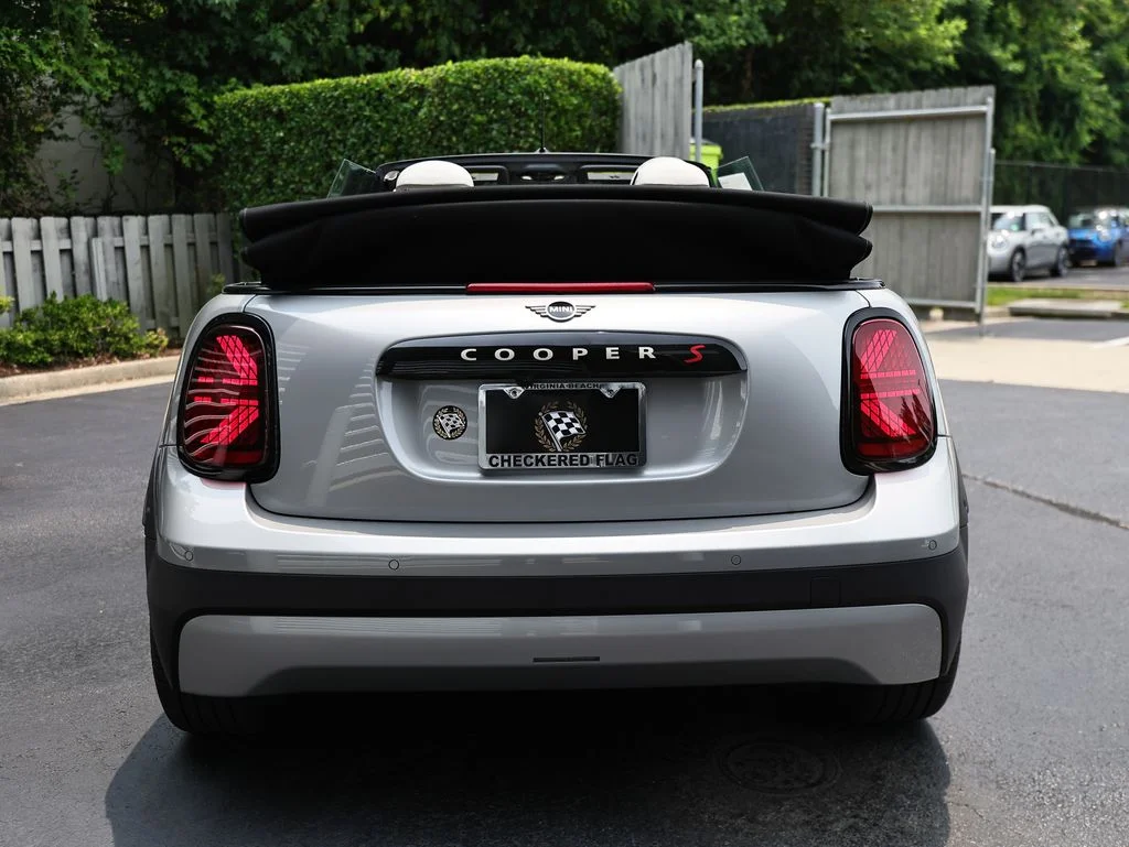 New 2026 Silver MINI Iconic image 9