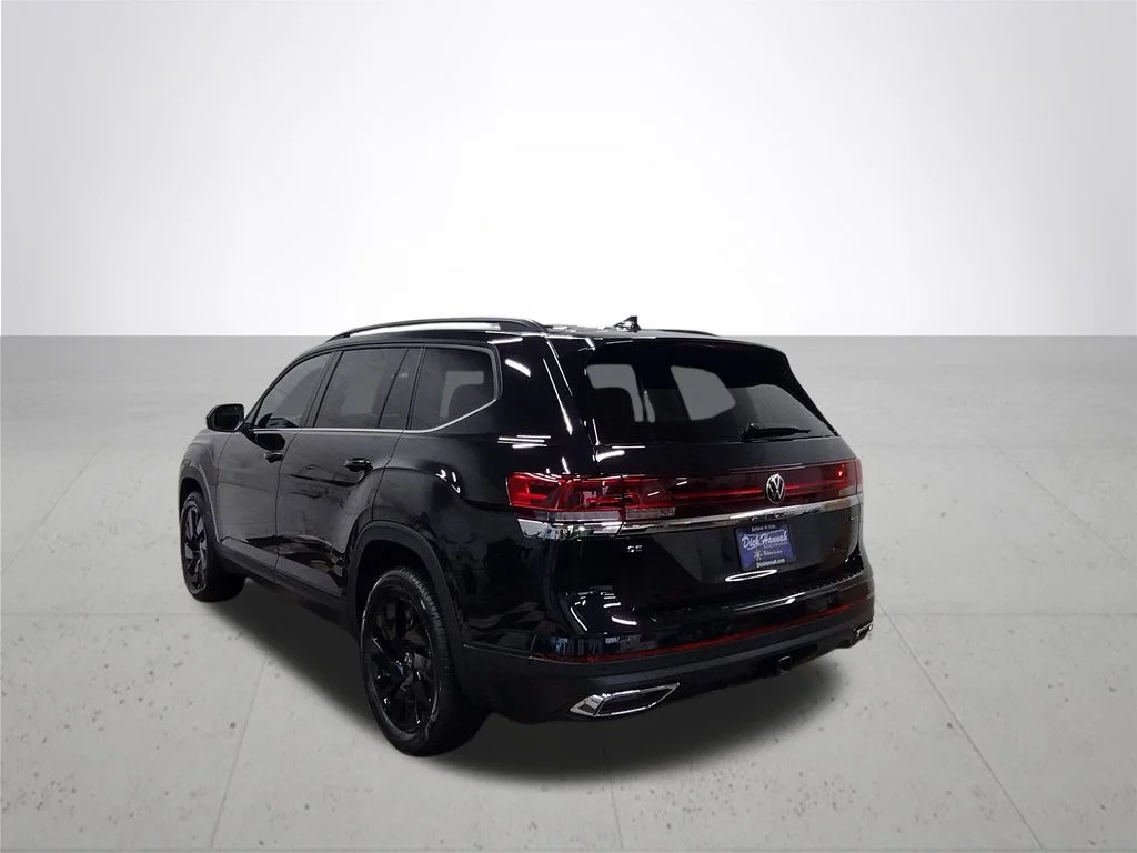New 2026 Black Volkswagen 2.0T SE w/Technology image 10