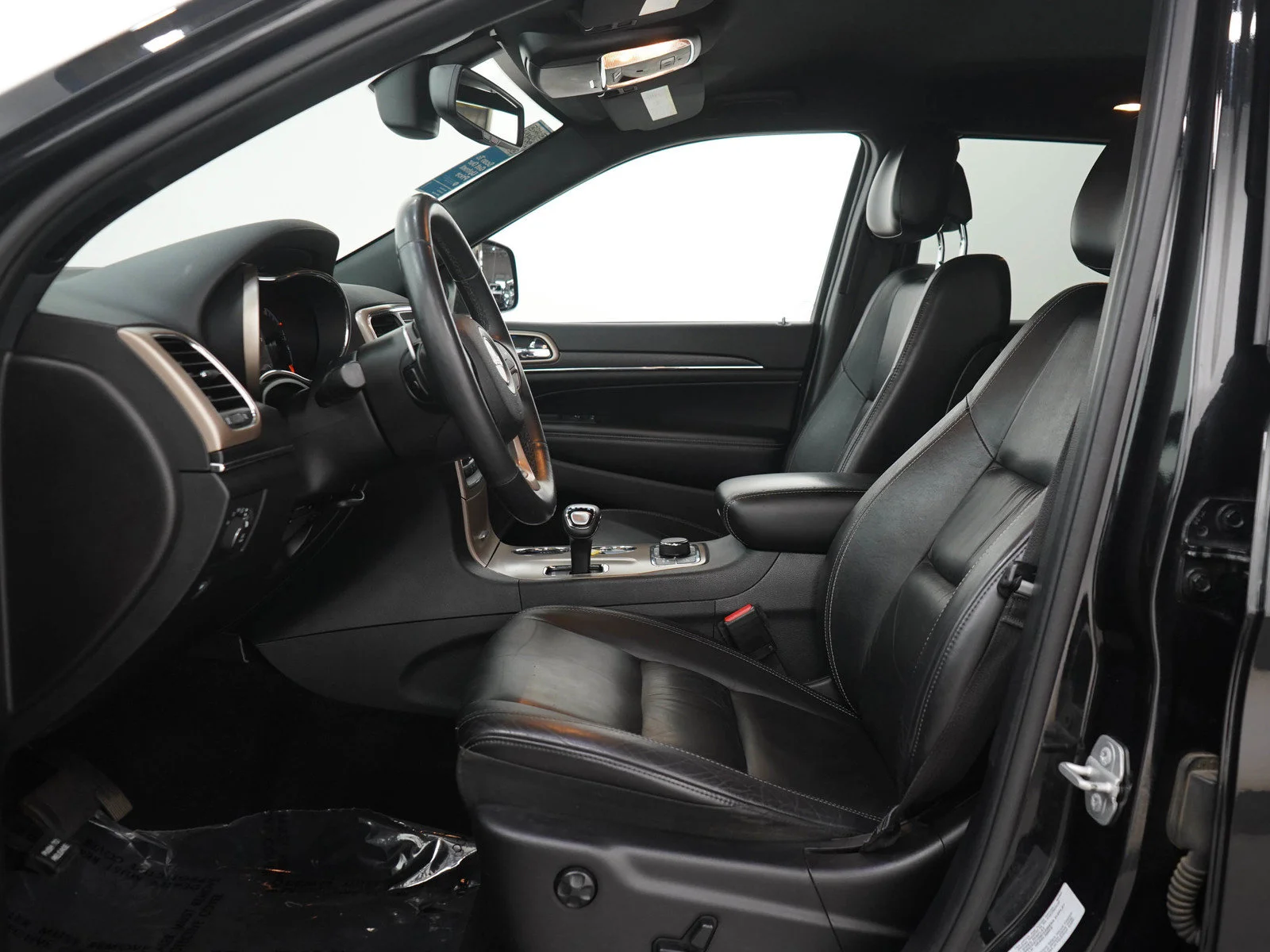 Used 2015 Brilliant Black Crystal Pearlcoat Jeep Limited image 23