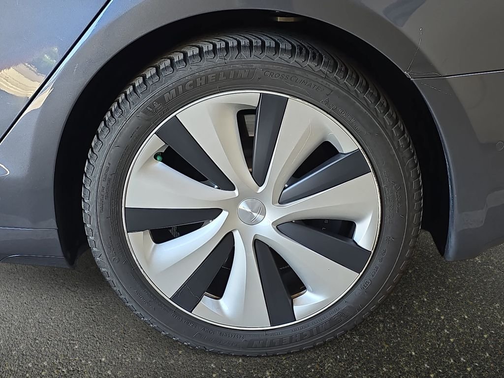 Used 2021  Tesla Long Range image 33