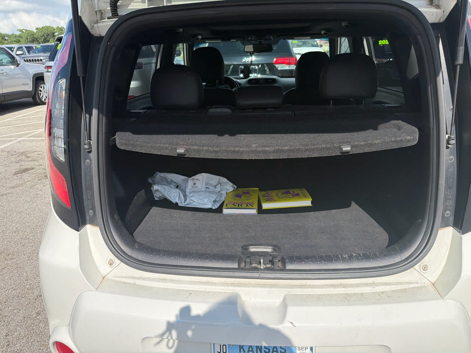 Used 2015 Clear White Kia ! image 5