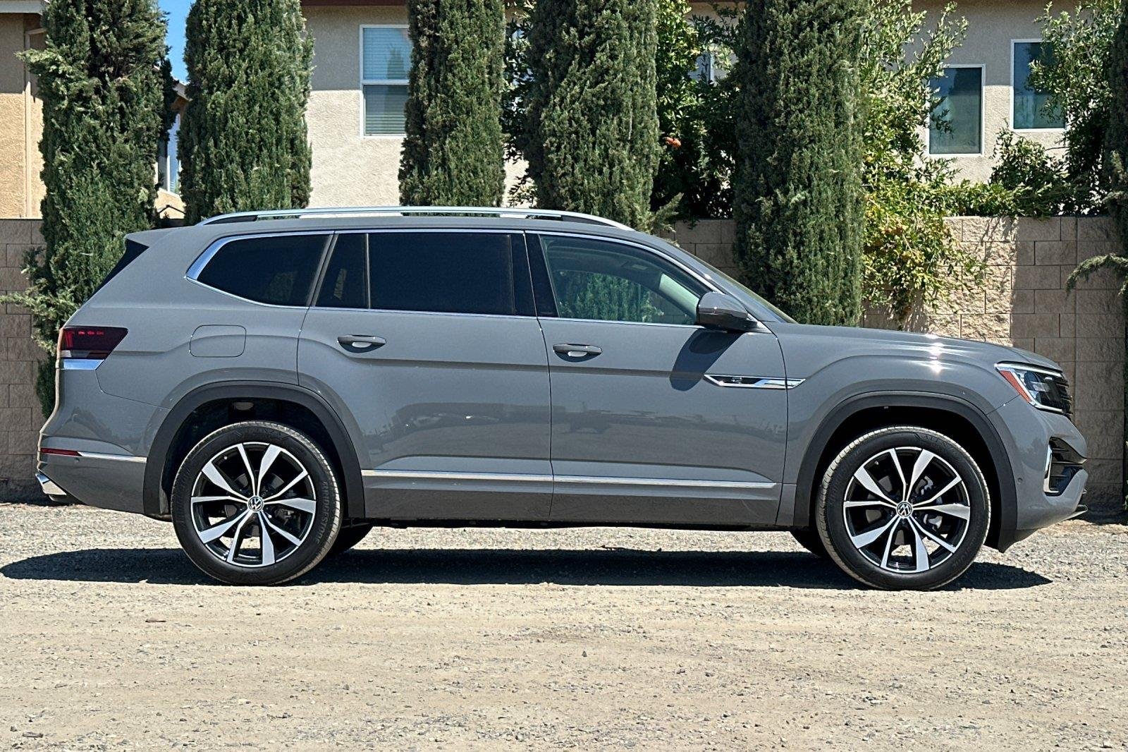 New 2026 Pure Gray Volkswagen 2.0T SEL Premium R-Line image 3